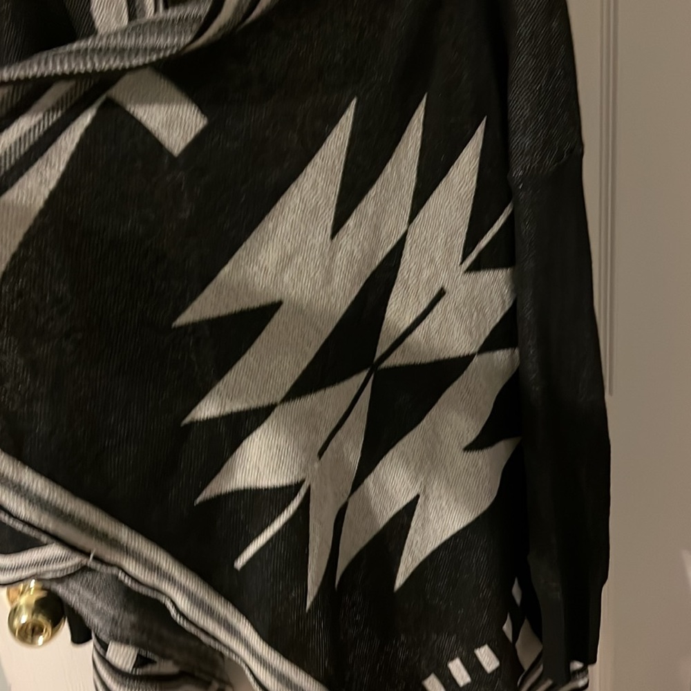 Women’s Open Front Aztec Print Asymmetrical Cardi… - image 3